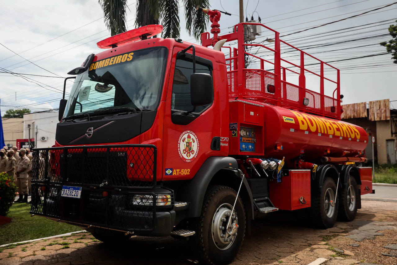 CAMINHAO TANQUE BOMBEIRO 245S - tb4471